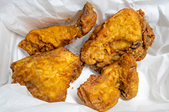 チキン,フライドチキン,フライ,鶏,もも,ジューシー,揚げ,衣,ファーストフード,ファストフード,あつあつ,熱々,アツアツ,洋食,サクサク,カロリー,ジャンクフード,チェーン店,chicken,脂,脂質,肉