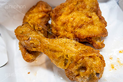 フライドチキン,チキン,フライ,鶏,もも,ジューシー,揚げ,衣,ファーストフード,ファストフード,あつあつ,熱々,アツアツ,洋食,サクサク,カロリー,ジャンクフード,チェーン店,chicken,脂,脂質,肉