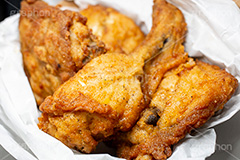 フライドチキン,チキン,フライ,鶏,もも,ジューシー,揚げ,衣,ファーストフード,ファストフード,あつあつ,熱々,アツアツ,洋食,サクサク,カロリー,ジャンクフード,チェーン店,chicken,脂,脂質,肉