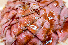 タレのかかったローストビーフ,ローストビーフ,つまみ,おつまみ,洋食,牛肉,肉,ビーフ,赤身,タレ,脂,脂質,beef
