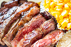 ステーキ,肉,肉食,meat,steak,garlic,beef,corn,コーン,ビーフ,牛肉,焦げ,焼き,レア,脂,脂質,スタミナ,洋食