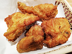 フライドチキン,チキン,フライ,鶏,もも,ジューシー,揚げ,衣,ファーストフード,ファストフード,あつあつ,熱々,アツアツ,洋食,サクサク,カロリー,ジャンクフード,チェーン店,chicken,脂,脂質,肉,スマホ撮影