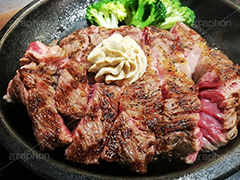 ステーキ,鉄板,肉,肉食,meat,steak,garlic,beef,broccoli,ブロッコリー,ビーフ,湯気,あつあつ,熱々,牛肉,焦げ,焼き,にんにく,ニンニク,ガーリック,レア,脂,脂質,スタミナ,スマホ撮影,洋食