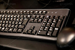キーボードとマウス,キーボード,パソコン,マウス,PC,掲示板,BBS,投稿,書き込み,ネカフェ,ネットカフェ,カフェ,喫茶,マンガ喫茶,漫喫,インターネット,デジタル,keyboard,digital,Internet,cafe,computer,mouse,フルサイズ撮影