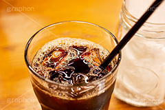 アイスコーヒー,コーヒー,珈琲,飲料,飲む,カフェ,ガラス,グラス,冷たい,冷え,ドリンク,レストラン,ファミレス,喫茶店,氷,ストロー,休憩,食後,カフェイン,caffein,restaurant,coffee,drink