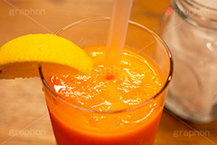 野菜ジュース,スムージー,飲み物,ドリンク,drink,fruit,diet,野菜,フルーツ,健康,ダイエット,ヘルスケア,栄養,摂取,朝食,ブレックファースト,breakfast,morning,smoothy,carrot,lemon,レモン,人参,モーニング,グラス,ストロー