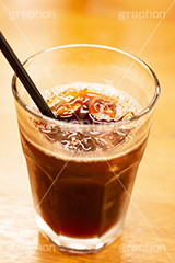 アイスコーヒー,コーヒー,珈琲,飲料,飲む,カフェ,ガラス,グラス,冷たい,冷え,ドリンク,レストラン,ファミレス,喫茶店,氷,ストロー,休憩,食後,カフェイン,caffein,restaurant,coffee,drink