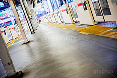 駅のホーム,駅,ホーム,電車,通勤,通学,マナー,ルール,黄色い線,ホームドア,ドア,安全,注意,東横線,学芸大学駅,train,rule,manner,フルサイズ撮影
