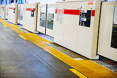 駅のホーム,駅,ホーム,電車,通勤,通学,マナー,ルール,黄色い線,ホームドア,ドア,安全,注意,東横線,学芸大学駅,train,rule,manner,フルサイズ撮影