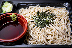 ざるそば,もりそば,せいろそば,せいろ,ソバ,蕎麦,そば,だし,出汁,ダシ,蕎麦粉,日本料理,日本食,和食,つゆ,蕎麦汁,茹,冷やし,夏,麺料理,麺類,のり,海苔,きざみのり,コンビニ,総菜,japan,フルサイズ撮影