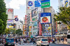渋谷スクランブル交差点,渋谷,しぶや,ハチ公,観光,交差点,渋谷駅,駅前,スクランブル,外国人,海外,道玄坂,横断歩道,信号,雑踏,都会の雑踏,人混み,人物,混雑,shibuya,japan,フルサイズ撮影
