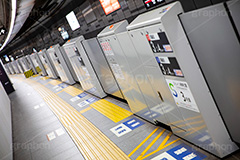 駅のホーム,駅,ホーム,電車,通勤,通学,マナー,ルール,黄色い線,ホームドア,ドア,安全,注意,渋谷,無人,地下鉄,フルサイズ撮影,電車/鉄道,東横線,train,rule,manner