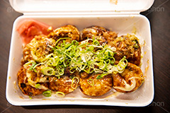 たこ焼き,たこやき,タコヤキ,大阪名物,粉もん,小麦粉,ソウルフード,日本料理,日本食,和食,アツアツ,あつあつ,熱々,たこ,タコ,マヨネーズ,japan,湯気,ねぎ,ネギ,醤油,ファーストフード,ファストフード,フルサイズ撮影,祭り,夏祭り,屋台,出店,露店