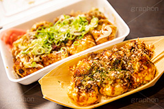 たこ焼き食べ比べ,たこ焼き,たこやき,タコヤキ,大阪名物,粉もん,小麦粉,ソウルフード,日本料理,日本食,和食,アツアツ,あつあつ,熱々,たこ,タコ,ソース,青のり,鰹節,かつお節,japan,湯気,つまようじ,爪楊枝,ファーストフード,ファストフード,醤油,ねぎ,ネギ,マヨネーズ,フルサイズ撮影,祭り,夏祭り,屋台,出店,露店