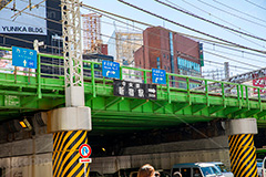 西武新宿駅前,西武新宿,駅,駅前,高架,高架下,ガード下,線路,鉄道,交差点,駅ビル,新宿,新宿区,JR,SS01,歌舞伎町,shinjuku,西新宿,繁華街,青空,フルサイズ撮影