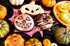 ハロウィンスイーツ,ハロウィン,ハロウィーン,はろうぃん,パーティー,お菓子,菓子,こども,子供,キッズ,ジャックオーランタン,ランタン,かぼちゃ,カボチャ,南瓜,ランタン,オーナメント,飾り,イベント,モンスター,おばけ,オバケ,ゴースト,スイーツ,秋,パンプキン,行事,ドーナツ,cake,ornament,kids,ghost,Halloween,party,pumpkin,donut,フルサイズ撮影
