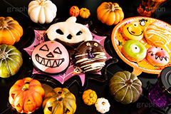 ハロウィンスイーツ,ハロウィン,ハロウィーン,はろうぃん,パーティー,お菓子,菓子,こども,子供,キッズ,ジャックオーランタン,ランタン,かぼちゃ,カボチャ,南瓜,ランタン,オーナメント,飾り,イベント,モンスター,おばけ,オバケ,ゴースト,スイーツ,秋,パンプキン,行事,ドーナツ,cake,ornament,kids,ghost,Halloween,party,pumpkin,donut,フルサイズ撮影