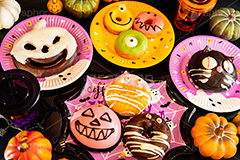 ハロウィンスイーツ,ハロウィン,ハロウィーン,はろうぃん,パーティー,お菓子,菓子,こども,子供,キッズ,ジャックオーランタン,ランタン,かぼちゃ,カボチャ,南瓜,ランタン,オーナメント,飾り,イベント,モンスター,おばけ,オバケ,ゴースト,スイーツ,秋,パンプキン,行事,ドーナツ,cake,ornament,kids,ghost,Halloween,party,pumpkin,donut,フルサイズ撮影,ねこ,猫,黒猫