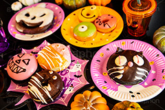 ハロウィンスイーツ,ハロウィン,ハロウィーン,はろうぃん,パーティー,お菓子,菓子,こども,子供,キッズ,ジャックオーランタン,ランタン,かぼちゃ,カボチャ,南瓜,ランタン,オーナメント,飾り,イベント,モンスター,おばけ,オバケ,ゴースト,スイーツ,秋,パンプキン,行事,ドーナツ,cake,ornament,kids,ghost,Halloween,party,pumpkin,donut,フルサイズ撮影,ねこ,猫,黒猫