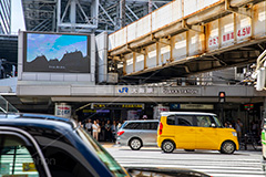 大阪駅前,大阪駅,JR,電車/鉄道,交差点,駅,駅前,大阪,横断歩道,高架下,ガード下,梅田,japan,osaka,フルサイズ撮影