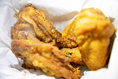 チキン,フライドチキン,フライ,鶏,もも,ジューシー,揚げ,ファーストフード,ファストフード,洋食,サクサク,湯気,chicken,脂,脂質,肉,フルサイズ撮影