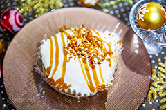 キャラメルクリームのパンケーキ,キャラメル,クリーム,ナッツ,ホットケーキ,パンケーキ,スイーツ,菓子,甘,sweet,焼き,粉,デザート,おやつ,グルメ,お菓子,cream,butter,caramel,Christmas,コンビニ,クリスマス,フルサイズ撮影