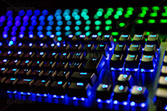 光るゲーミングキーボード,光る,ネオン,ネトゲ,オンライン,ゲーム,ゲーミング,高機能,ハイスペック,操作,キーボード,パソコン,PC,入力,keyboard,digital,Internet,computer,game,インターネット,デジタル,フルサイズ撮影,カラフル,七色,colorful,rainbow,eSports,e-Sports,eスポーツ,イースポーツ,勝負,バトル