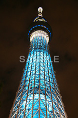 スカイツリー,東京スカイツリー,TOKYO SKYTREE,墨田区,押上,電波塔,634,634メートル,634m,塔,夜,ライトアップ,粋,ブルー,青,真下,見上げ,tower,japan,タワー