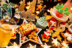 クリスマスパーティー,クリスマス,パーティー,CHRISTMAS,party,cake,chocolate,wine,dessert,winter,star,tree,illumination,Merry Christmas,メリークリスマス,イルミネーション,サンタ,サンタクロース,ツリー,クリスマスツリー,オーナメント,ケーキ,チョコレート,チョコ,スパークリングワイン,ワイン,松ぼっくり,スイーツ,デザート,冬,星,スター,靴下,スノードーム,フルーツケーキ,カップケーキ,いちご,イチゴ,苺,フルサイズ撮影