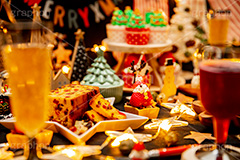 フルーツケーキ,クリスマス,オーナメント,サンタ,サンタクロース,装飾,いちご,苺,イチゴ,スイーツ,デザート,冬,ドライフルーツ,レーズン,粉砂糖,ラム酒,ブランデー,CHRISTMAS,cake,dessert,winter,ornament,フルサイズ撮影