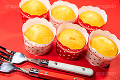 バレンタインの準備,カップケーキ,バレンタイン,valentine,kitchen,cooking,キッチン,クッキング,調理,菓子,お菓子,手作り,告白,愛,恋,恋愛,ラブ,らぶ,LOVE,支度,準備,女子力,ガーリー,食材,材料,sweet,甘い,スイーツ,フォーク,フルサイズ撮影,ホワイトデー