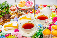 アフタヌーンティー,チーズケーキ,エクレア,ドーナツ,チョコ,チョコレート,パーティー,庭,ガーデン,garden,party,spring,tea,cake,cup,pot,カップ,ポット,ケーキ,マフィン,甘味,甘い,紅茶,ティー,お茶会,おやつ,お菓子,菓子,スイーツ,春,花,花びら,ガーリー,女子力,可愛い,かわいい,フォーク,フルサイズ撮影