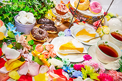 アフタヌーンティー,チーズケーキ,エクレア,ドーナツ,チョコ,チョコレート,パーティー,庭,ガーデン,garden,party,spring,tea,cake,cup,pot,macron,マシュマロ,カップ,ポット,ケーキ,マフィン,甘味,甘い,紅茶,ティー,お茶会,おやつ,お菓子,菓子,スイーツ,春,花,花びら,ガーリー,女子力,可愛い,かわいい,マカロン,フォーク,フルサイズ撮影