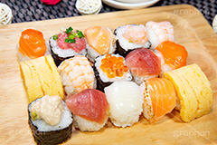 寿司1人前,一人前,手まり寿司,寿司,すし,寿し,スシ,鮨,鮓,早鮨,米飯,酢飯,ネタ,しゃり,シャリ,手鞠,手まり,握り,にぎり,生鮮,魚介,海鮮,日本食,日本料理,和食,シーフード,sushi,japanese,seafood,japan,イクラ,いくら,マグロ,まぐろ,赤身,イカ,サーモン,炙り,たまご,玉子,えび,エビ,海老,ネギトロ,ねぎとろ,軍艦,巻き,のり,海苔,刺身,正月,フルサイズ撮影,お正月