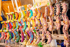 チョコバナナ,チョコ,バナナ,フルーツ,割りばし,割り箸,スイーツ,デザート,夏祭り,祭り,出店,露店,屋台,夏,サマー,dessert,summer,festival,japan,夏休み,縁日,的屋,食べ歩き,おやつ,甘い,チョコレート,カラフル,chocolate,banana,フルサイズ撮影