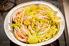ミルフィーユ鍋,ミルフィーユ,鍋,白菜,はくさい,豚肉,豚バラ,挟む,層,肉,熱々,あつあつ,アツアツ,ガスコンロ,日本料理,日本食,和食,煮込,冬,あったか,温,コンロ,ガス,アルミ,japan,フルサイズ撮影