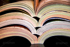 積まれた少年誌,少年誌,雑誌,積まれた漫画本,漫画,本,書籍,積む,漫画,マンガ,まんが,漫喫,読む,読書,コミック,comic,フルサイズ撮影