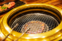 焼肉,焼き肉,やきにく,焼肉の準備,準備,焼く,にく,肉,網,食べ放題,肉食,直火,タレ,トング,網,フルサイズ撮影