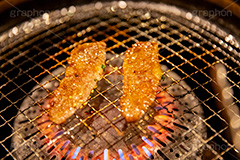 焼肉,焼き肉,やきにく,焼く,にく,肉,網,肉食,直火,煙,カルビ,網,フルサイズ撮影