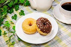 ドーナツ,コーヒー,珈琲,coffee,donut,sugar,chocolate,POP,ポップ,スイーツ,甘い,砂糖,チョコ,チョコレート,菓子,お菓子,おやつ,甘味,甘い,お茶会,フルサイズ撮影