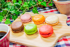 マカロン,カラフル,スイーツ,クリーム,焼菓子,焼き菓子,洋菓子,甘い,ポップ,キュート,かわいい,可愛い,カワイイ,女子力,珈琲,コーヒー,カップ,cup,coffee,sugar,pop,sweet,macron,colorful,cute,cream,pastel,france,paris,パステル,プリ画,壁紙,砂糖,フランス,パリ,お茶会,まな板,フルサイズ撮影