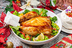 ローストチキン,チキン,もも,肉,鶏,鶏肉,クリスマスディナー,クリスマスパーティー,クリスマス,パーティー,七面鳥,ディナー,冬,オーブン,グリル,洋食,サラダ,パセリ,ポインセチア,ローストビーフ,オーナメント,ケーキ,クリスマスケーキ,丸焼き,chicken,CHRISTMAS,party,dinner,winter,フルサイズ撮影