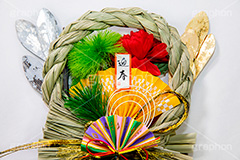 しめ飾り,迎春,お正月,正月,正月飾り,飾り,装飾,和,大晦日,縁起,清浄,new year,新年,年明け,年越し,年末,初詣,12/31,1/1,イベント,風習,しめ縄,和風,行事,わら,年賀状,japanese,japan,フルサイズ撮影