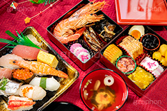 おせち,おせち料理,年賀状,年明け,正月,お正月,祝い,お祝い,和風,和食,日本食,伝統,イベント,パーティー,重箱,行事,賀正,焼き豚,焼豚,チャーシュー,煮卵,黒豆,栗きんとん,栗,塩辛,いか,イカ,なると,ナルト,寿,伊達巻,昆布,海老,エビ,えび,煮,ワカサギ,わかさぎ,甘露煮,かまぼこ,カマボコ,新年会,あけおめ,寿司.すし,お吸い物,マグロ,イクラ,くり,フルサイズ撮影,party,event,japan