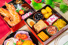 おせち,おせち料理,年賀状,年明け,正月,お正月,祝い,お祝い,和風,和食,日本食,伝統,イベント,パーティー,重箱,行事,賀正,焼き豚,焼豚,チャーシュー,煮卵,黒豆,栗きんとん,くり,栗,塩辛,いか,イカ,なると,ナルト,寿,伊達巻,昆布,海老,エビ,えび,煮,ワカサギ,わかさぎ,甘露煮,かまぼこ,カマボコ,新年会,あけおめ,和菓子,まんじゅう,饅頭,鶴,つる,亀,カメ,かめ,縁起,さくらんぼ,サクランボ,フルサイズ撮影,party,event,japan
