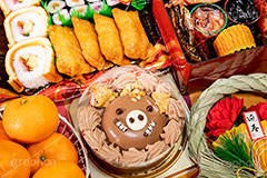 干支ケーキ,干支,亥,亥年,猪,いのしし,イノシシ,おせち,おせち料理,年賀状,年明け,正月,お正月,祝い,お祝い,和風,和食,日本食,伝統,イベント,パーティー,重箱,行事,賀正,黒豆,塩辛,いか,イカ,伊達巻,煮,ワカサギ,わかさぎ,甘露煮,えび,海老,エビ,数の子,カズノコ,かずの子,いなり寿司,いなり,巻き寿司,巻きずし,巻寿司,太巻き,新年会,あけおめ,カワイイ,可愛い,かわいい,チョコレート,スイーツ,デザート,みかん,お飾り,正月飾り,party,event,japan,chocolate,dessert,cake,フルサイズ撮影