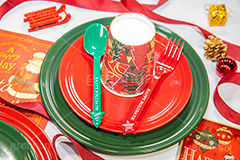 クリスマスのテーブルコーディネート,クリスマス,テーブル,コーディネート,食器,日用品,皿,スプーン,フォーク,spoon,fork,ribbon,ornament,Christmas,コップ,紙コップ,リボン,ペーパーナプキン,オーナメント,フルサイズ撮影,道具