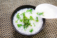 七草粥,七草がゆ,七草,おかゆ,お粥,米,日本食,和食,伝統,風習,行事,節句,朝,無病息災,新年,季語,野菜,冬,japan,フルサイズ撮影