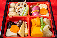 煮物,煮つけ,煮る,和,和食,日本食,japan,筑前煮,かぼちゃ,椎茸,しいたけ,シイタケ,大根,だいこん,ダイコン,がんもどき,サツマイモ,さつま芋,にんじん,人参,ニンジン,レンコン,里芋,ごぼう,ゴボウ,フルサイズ撮影