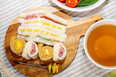 ミックスサンド,サンドイッチ,サンドウィッチ,モーニング,朝食,ハム,レタス,チーズ,玉子,たまご,卵,玉子サンド,ブレックファースト,パン,食パン,紅茶,ティーカップ,salad,cup,tea,breakfast,mix,sandwich,morning,cheese,フルサイズ撮影